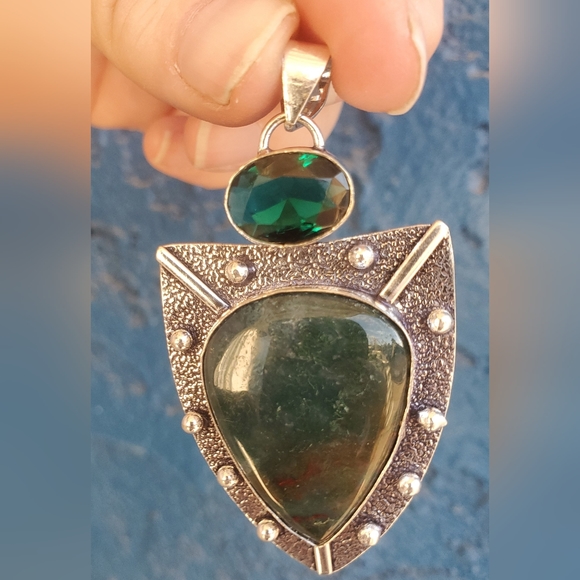 New Indian Moss Agate and Chrome Diopside Silver Pendant. - Picture 7 of 16
